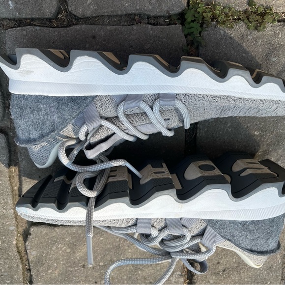 Sorel kinetic lace sneakers gently used - Picture 5 of 6